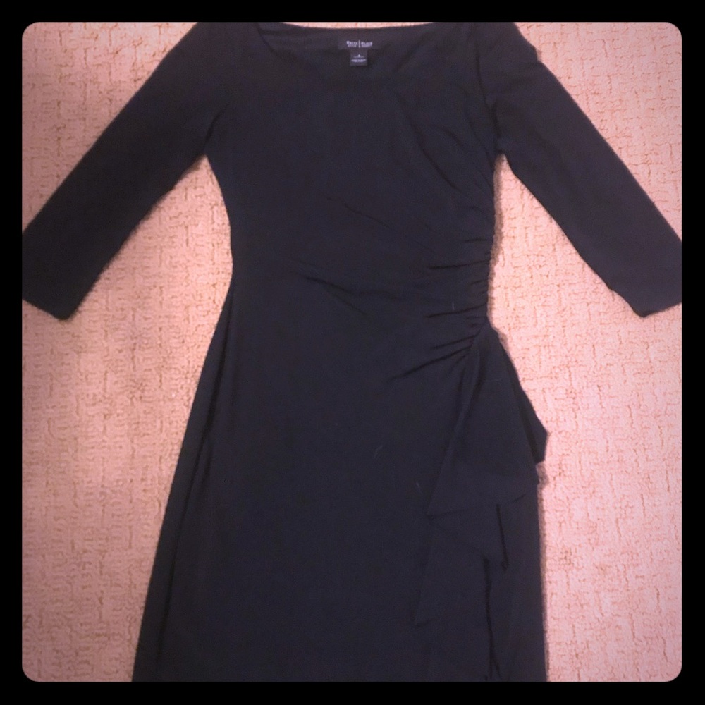 WhiteHouse BlackMarket Size 4 Black quarter sleeve
